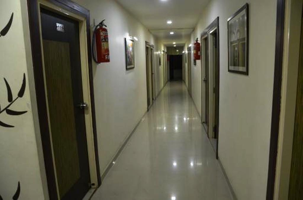 Hotel Royal Apple Ahmedabad Exterior photo