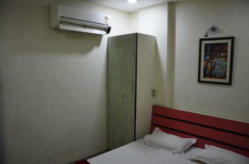 Hotel Royal Apple Ahmedabad Exterior photo