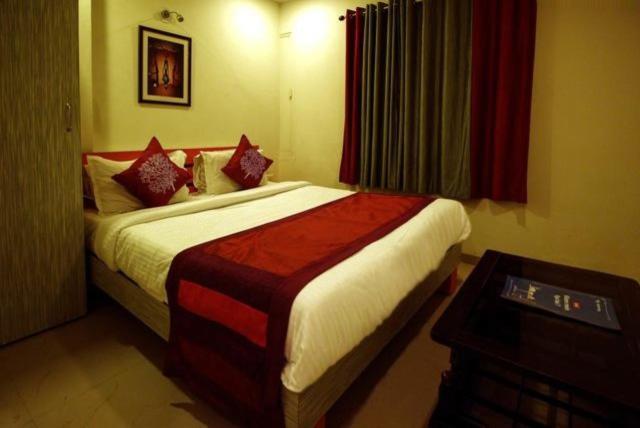 Hotel Royal Apple Ahmedabad Exterior photo