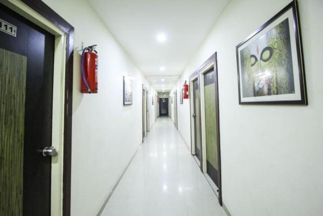 Hotel Royal Apple Ahmedabad Exterior photo