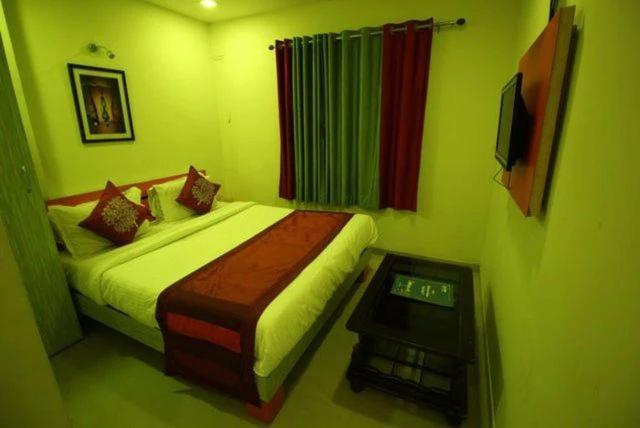 Hotel Royal Apple Ahmedabad Exterior photo