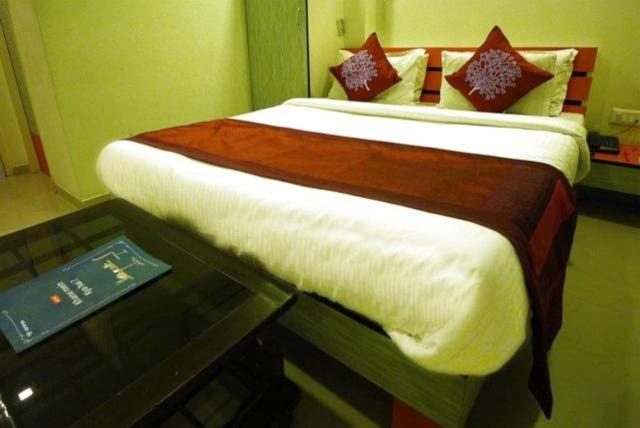Hotel Royal Apple Ahmedabad Exterior photo