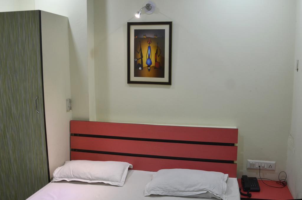 Hotel Royal Apple Ahmedabad Room photo